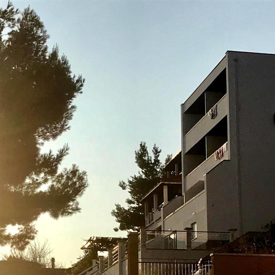 Apartments Eol Brela Bagian luar foto